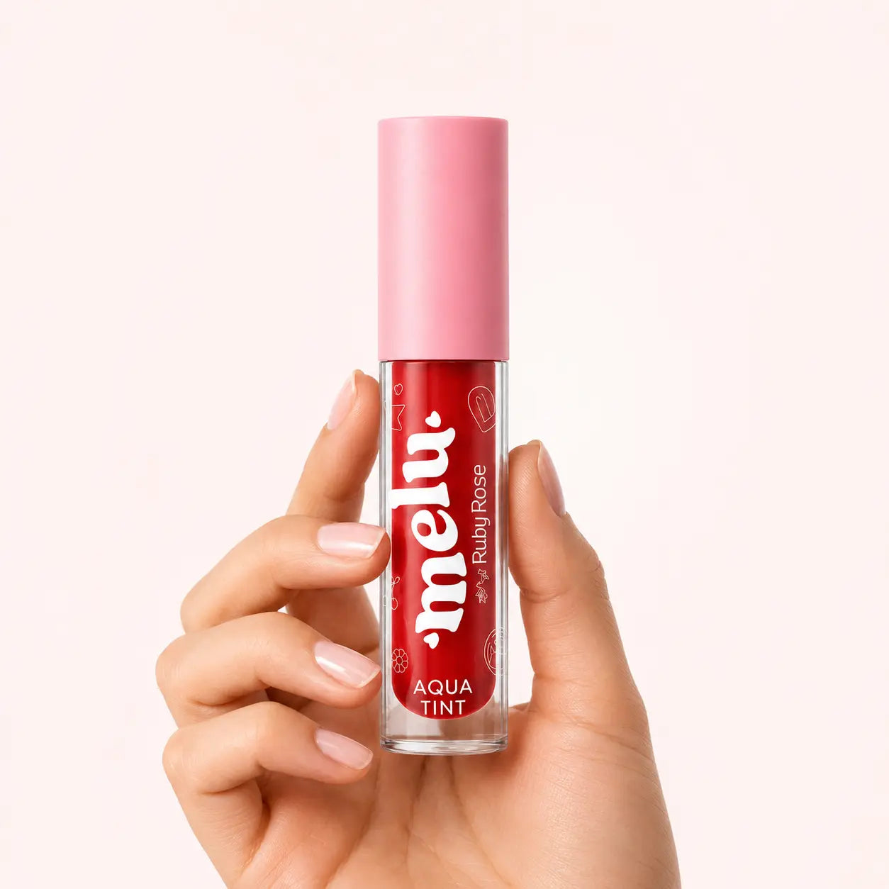 Producto Aqua Tint sostenido por una mano